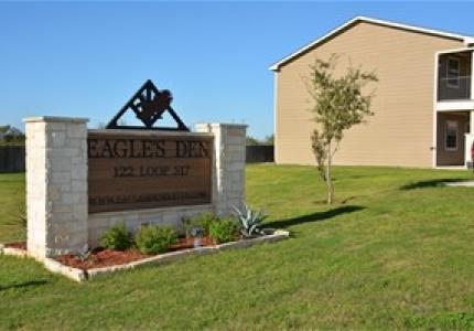 Eagle's Den Suites